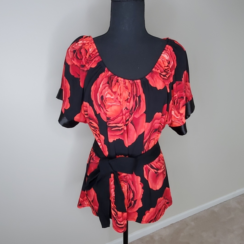 Red and black gorgeous blouse without belt